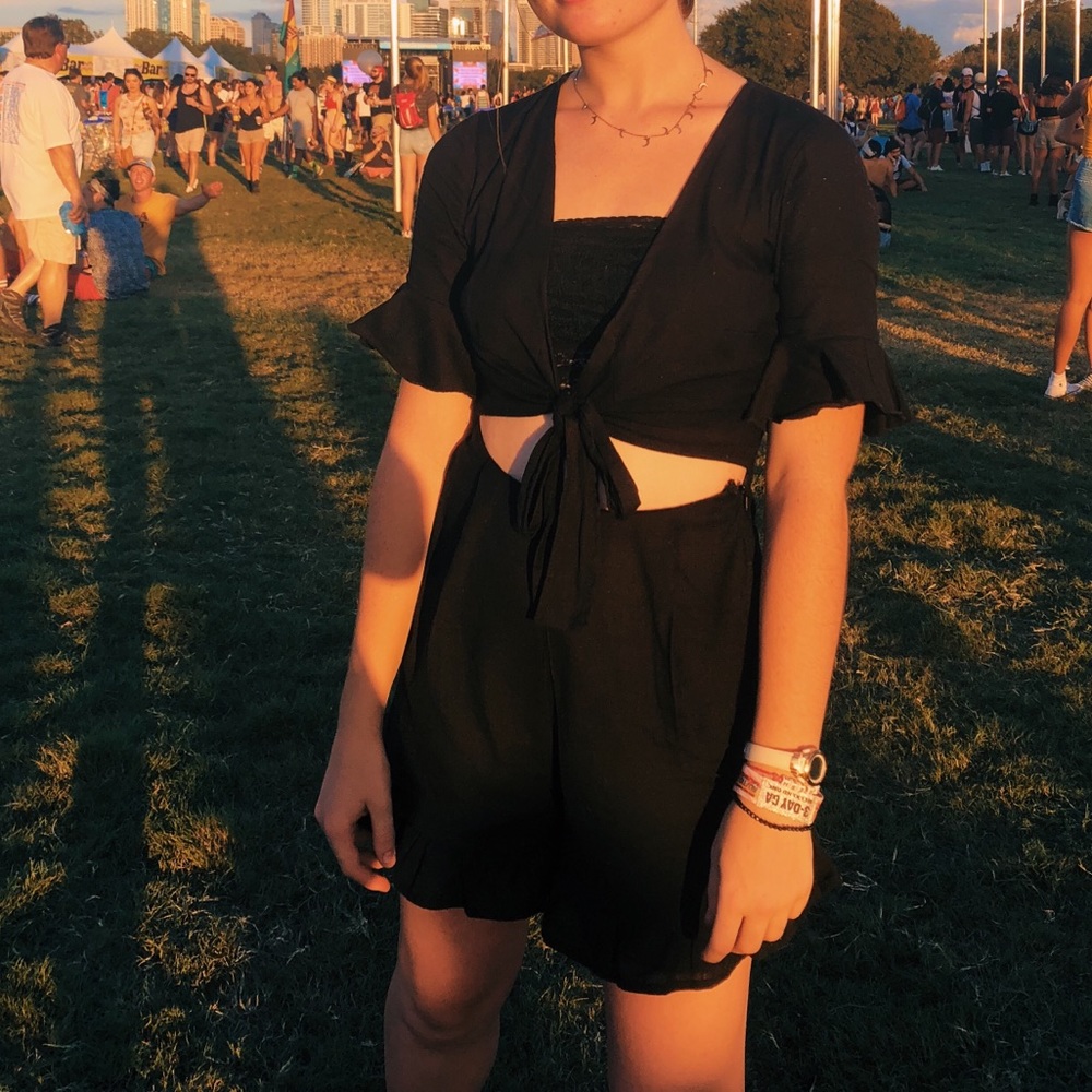 Black tie romper